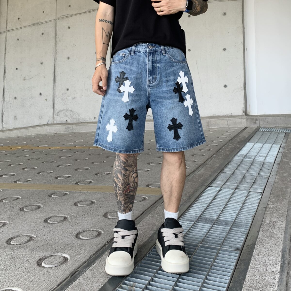 美式高街潮牌十字架拼皮刺繡直筒牛仔褲男做舊重工洗水五分短褲：圖片 28