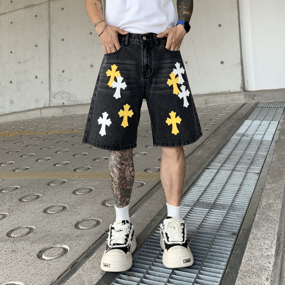 美式高街潮牌十字架拼皮刺繡直筒牛仔褲男做舊重工洗水五分短褲：圖片 3