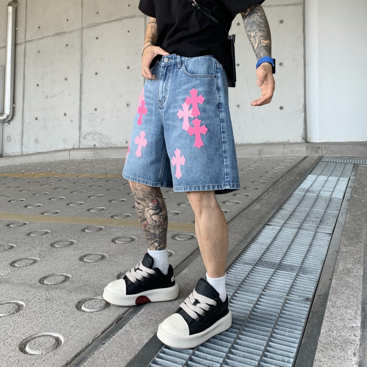 美式高街潮牌十字架拼皮刺繡直筒牛仔褲男做舊重工洗水五分短褲：圖片 30